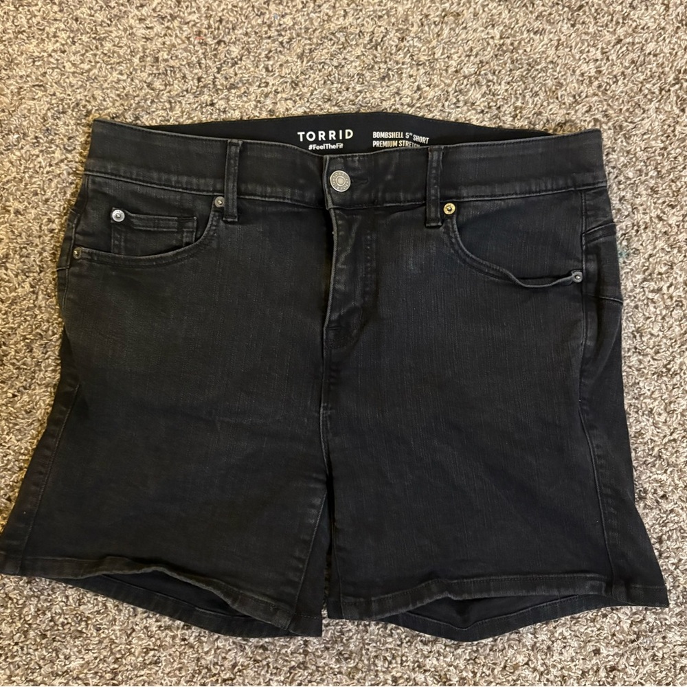 Torrid Premium Stretch Bombshell 5” black Jean Shorts 14